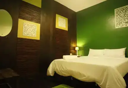 Luang Poj Boutique - 5