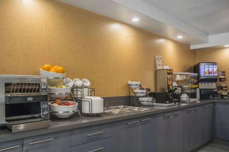 Quality Inn - 13