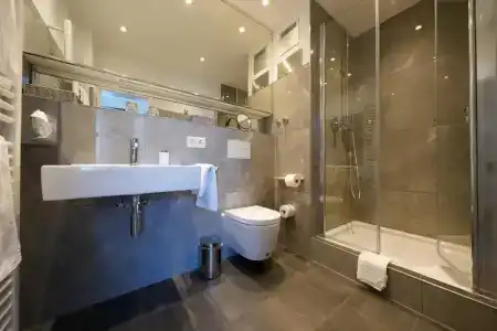 Bayerischer Hof - 54