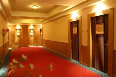 The Rich - 6