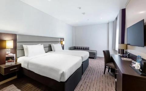 Premier Inn Airport - 39