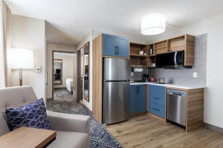Holiday Inn & Suites, an IHG - 35