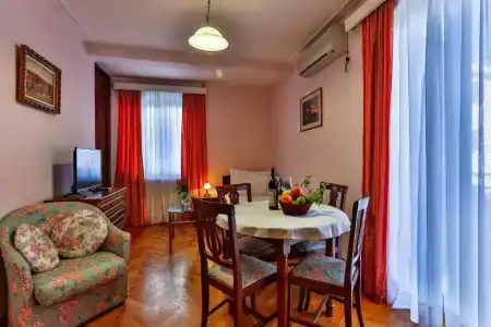 Villa Velzon Guesthouse - 67