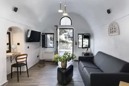 Pearl of Caldera Oia - Boutique by Pearl Collection - 146