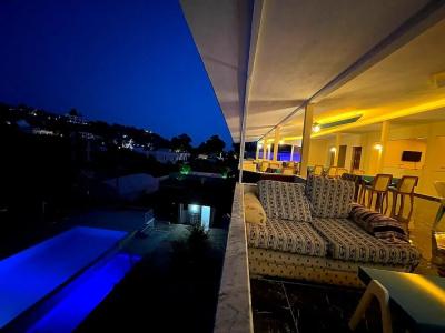 Rose Pension - 24
