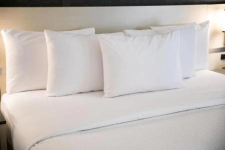 Days Inn by Wyndham Toronto West - 16