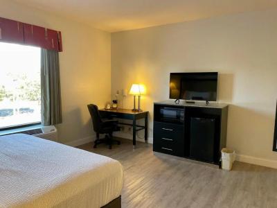 Days Inn & Suites by Wyndham - 85