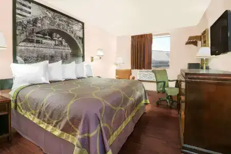Super 8 by Wyndham San Antonio/I-35 North - 12