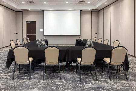 Hilton Garden Inn South - 44