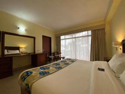 Golden Tulip - 61