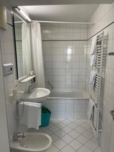 Bayer's Boardinghouse und - 8
