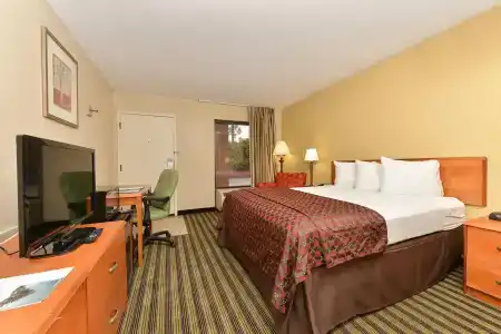 Quality Inn at the Mall - - 4