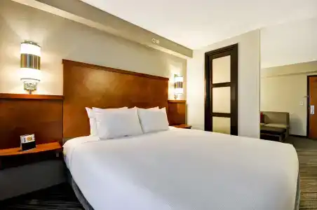 Hyatt Place Uptown - 29
