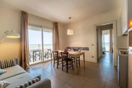 Le Rose Suite - 175