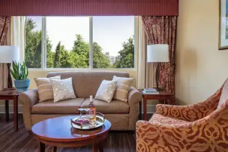 Park Lane Suites & Inn - 84
