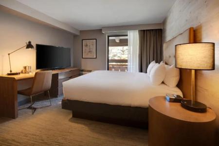 DoubleTree by Hilton - 73