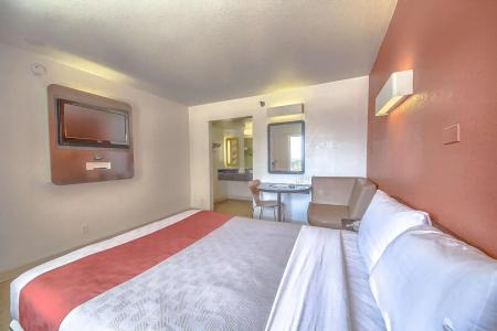 6 San Antonio, Tx Six Flags Fiesta Tx - La Cantera Area - 1