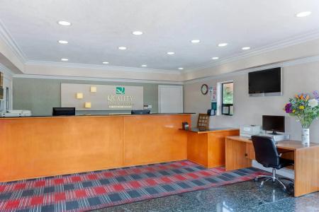 Quality Inn & Suites Oceanside Near Camp Pendleton - 1