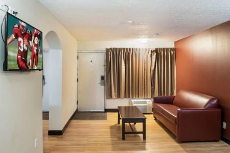 Red Roof Inn Indianapolis East - 11