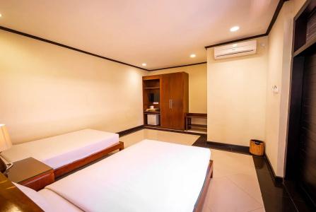 Yulia Beach Inn Kuta - 1