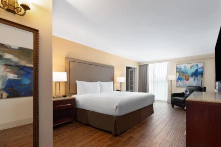 Wyndham Riverfront - 1