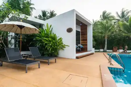 Zee Luxury Boutique - 17