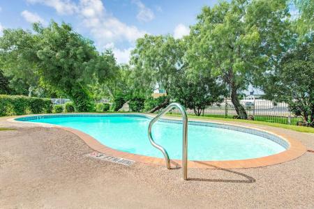 Super 8 by Wyndham San Antonio/Fiesta - 8