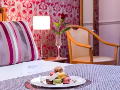 Hôtel Le Royal Promenade des Anglais - 78