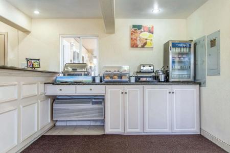 Stanford Motor Inn - 14