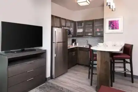 Staybridge Suites - - 29