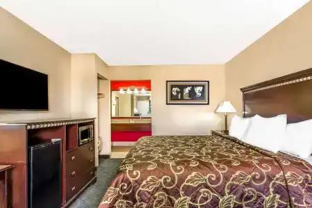 Days Inn by Wyndham Fort Lauderdale Airport Cruise Port - 2