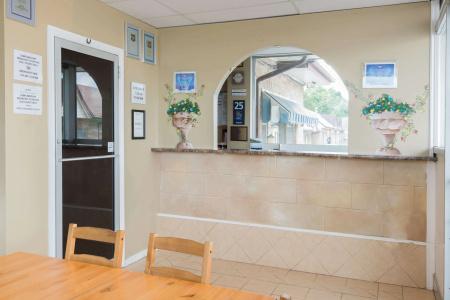 Knights Inn Ontario - 10