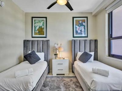 The Alexander All Suites - 318