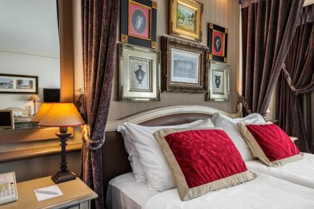 Royal Manotel - 77