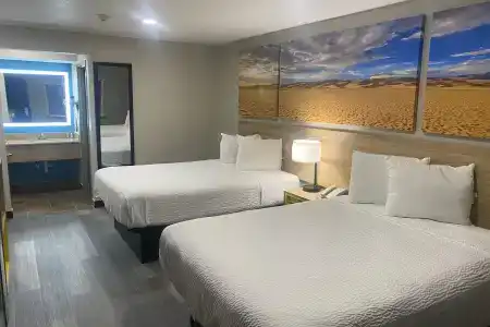 Desert Inn - 4
