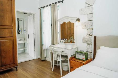 Beyaz Kapi Boutique - 16