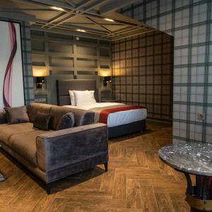 Ramada By Wyndham - 32