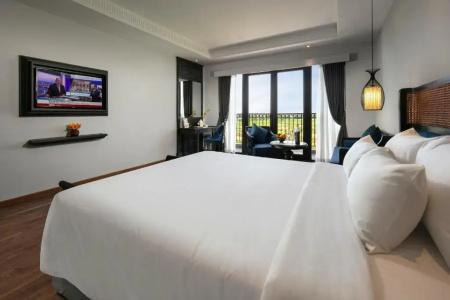 Shining Riverside & Spa - 70