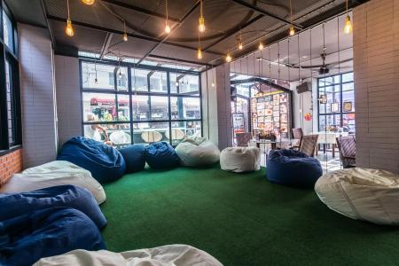 18 Coins Cafe & Hostel - 12