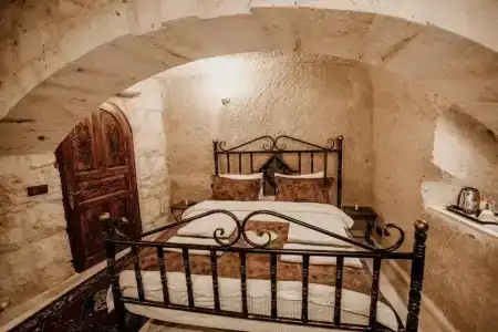 Romantic Cave - 35