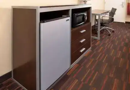 Best Western Plus Raffles Inn & Suites - 31