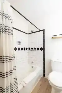 Traveler's Uptown - 44