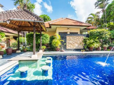 Yulia Beach Inn Kuta - 9
