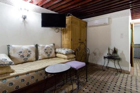 Riad Taryana - 26