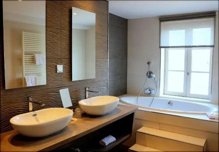 Best Western Le Cheval Blanc -Centre- Vieux Port - 163