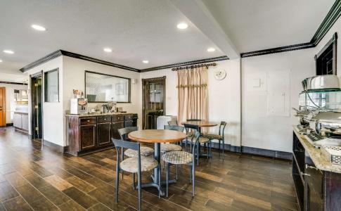 Quality Inn & Suites Dallas-Cityplace - 29