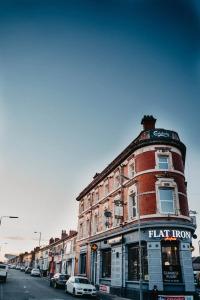 Flat Iron Anfield - 0