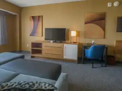 DoubleTree by Hilton New York - 56