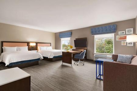 Hampton Inn & Suites West - 72