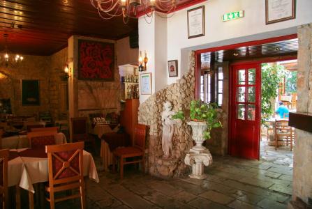 Kiniras Traditional & Restaurant - 17
